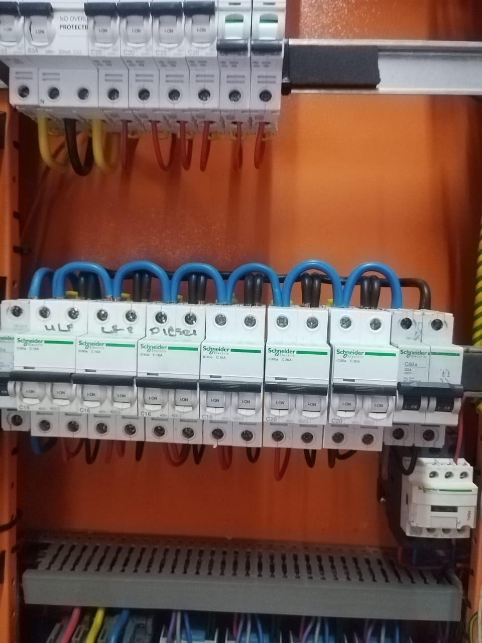Three-phase distribution board wiring